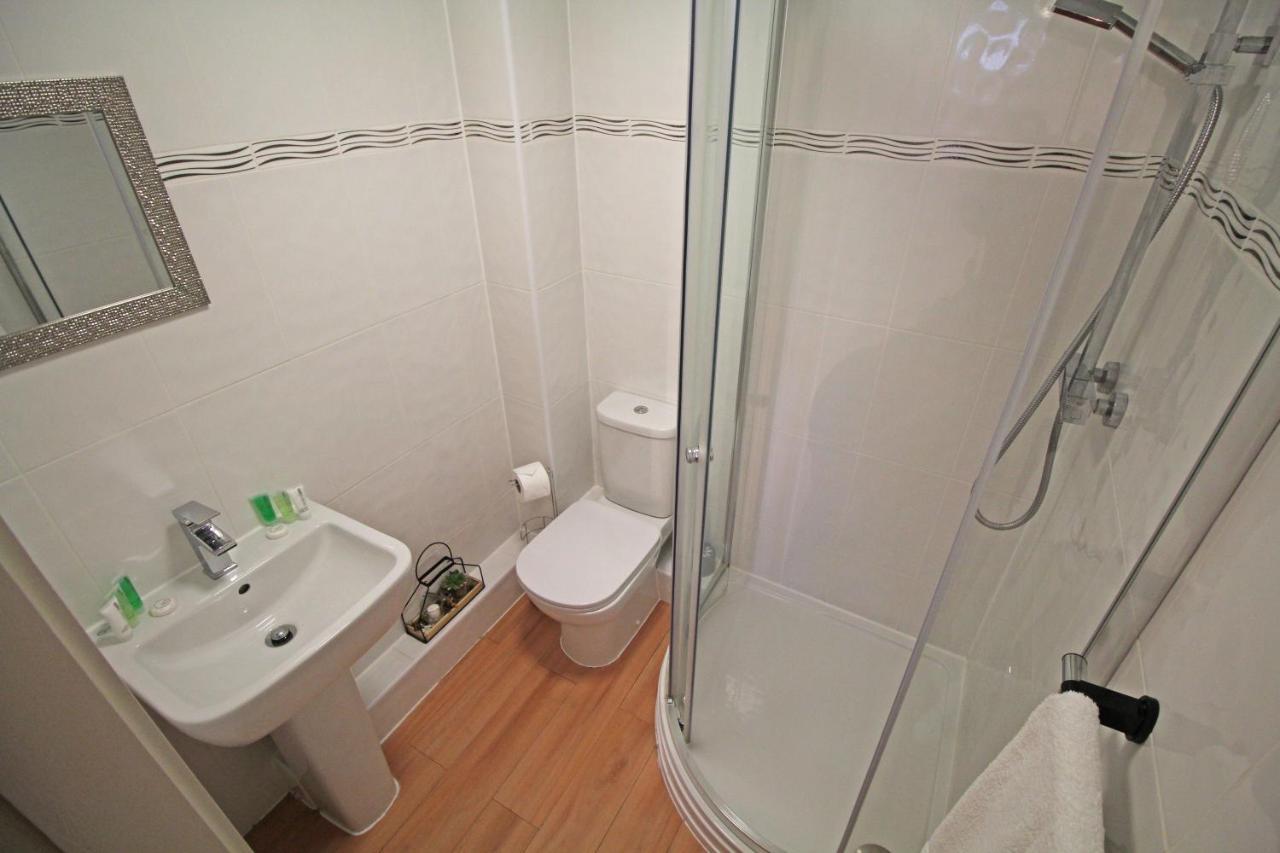 Canal Side Apartment In 切斯特 外观 照片